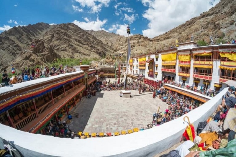 leh ladakh tourist places in hindi