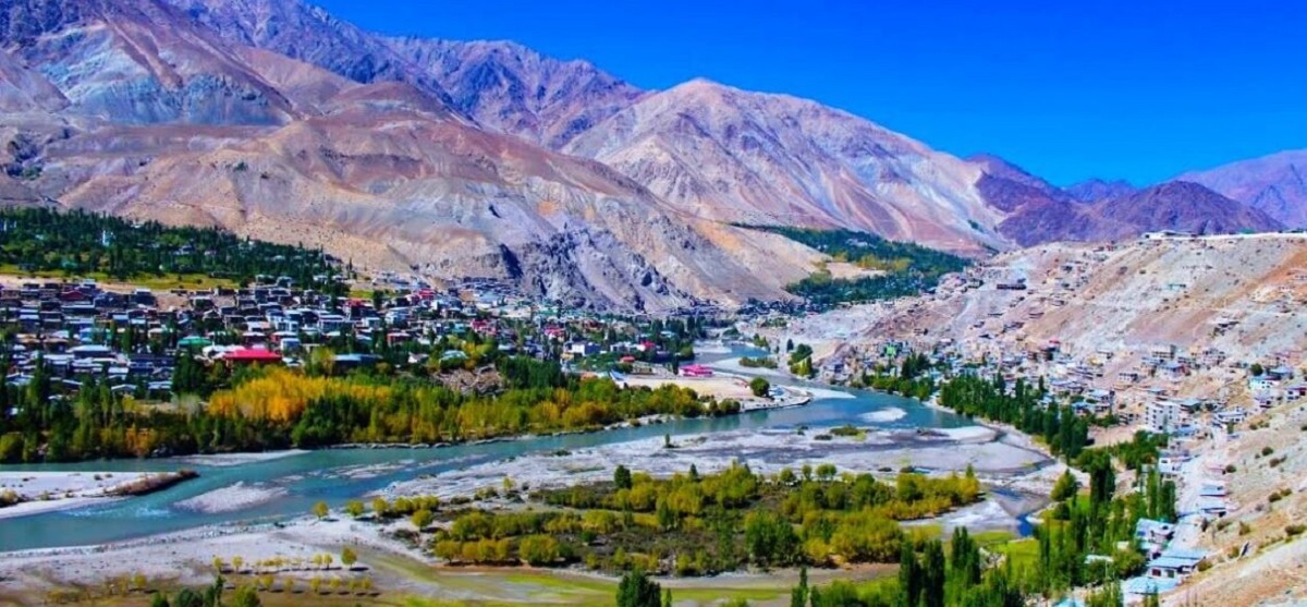 leh ladakh tourist places in hindi