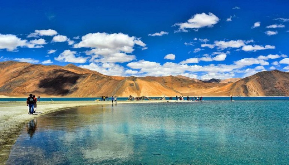 leh ladakh tourist places in hindi