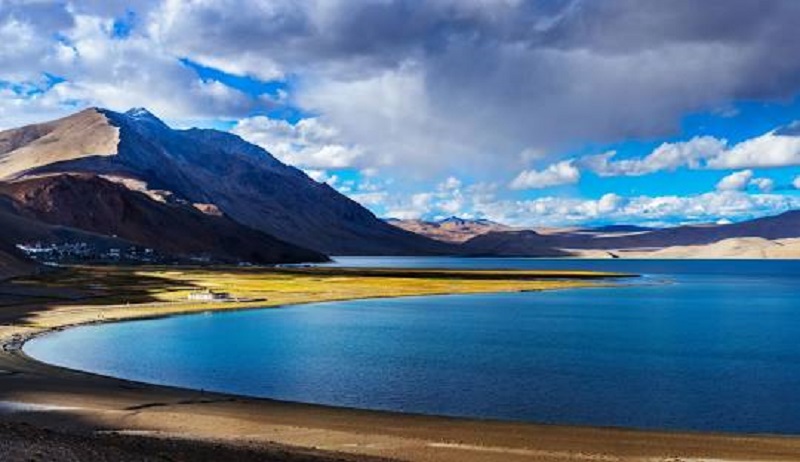 leh ladakh tourist places in hindi