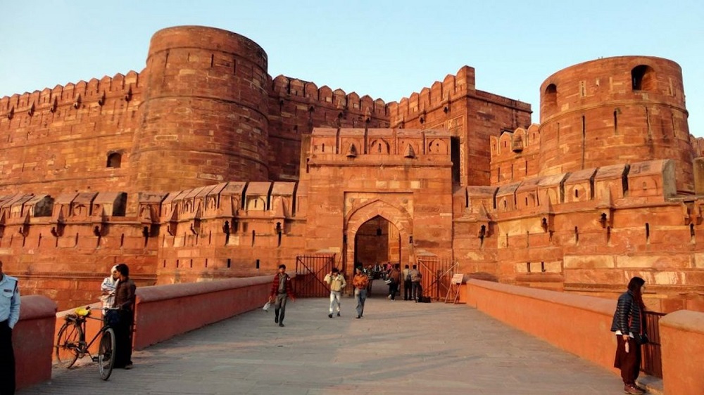 agra tourist places list in hindi