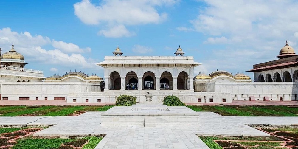 agra tourist places list in hindi