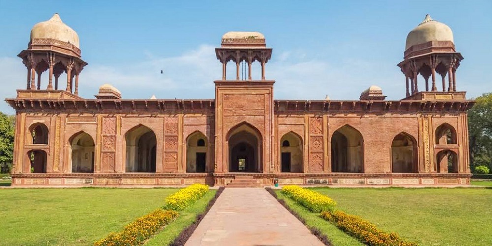 agra tourist places list in hindi