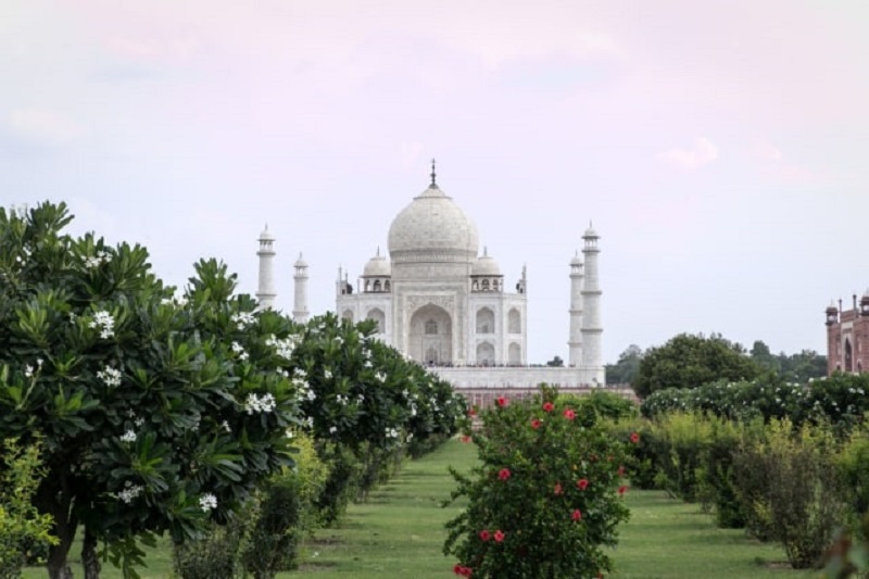 agra tourist places list in hindi