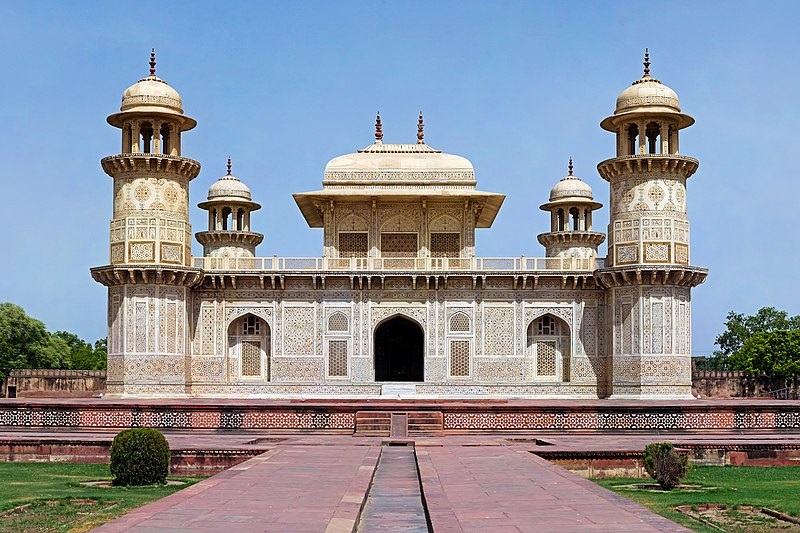 agra tourist places list in hindi